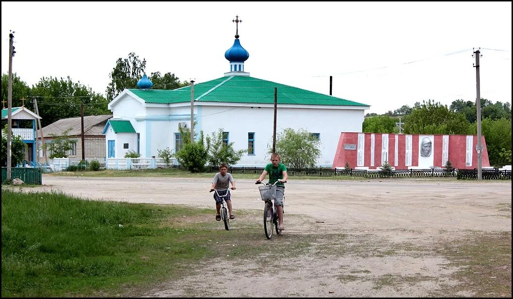 Погода в большинке тарасовского района ростовской области. Храм Рождества Пресвятой Богородицы Слобода Большинка. Слобода Большинка Тарасовского района Ростовской области. Большинка Тарасовский район Ростовской области. Сл Большинка Тарасовского района Ростовской области.