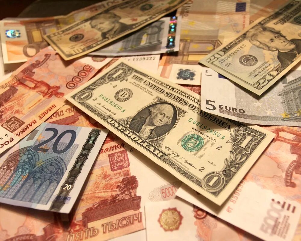 Доллар и евро. Деньги рубли доллары евро. Доллар евро рубль. Доллары в рубли.