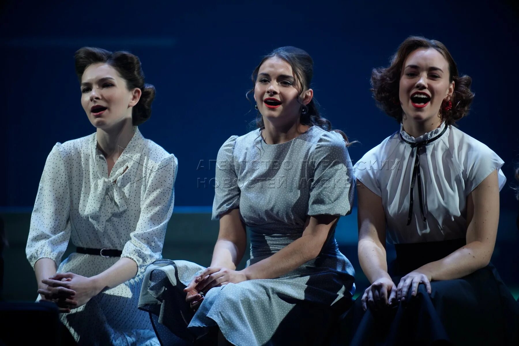 Что показывают в современнике. Театр современник гоголь питер. Папа современник актеры. Спектакль театр в современнике. Спектакль театр панкова в современнике.