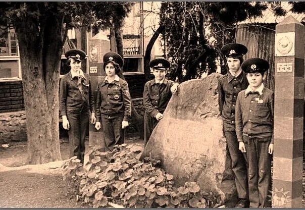 В/ч 2099 термез. Крепость фильм 1985. Казачья застава фильм. Застава 1983. Застава 1983.