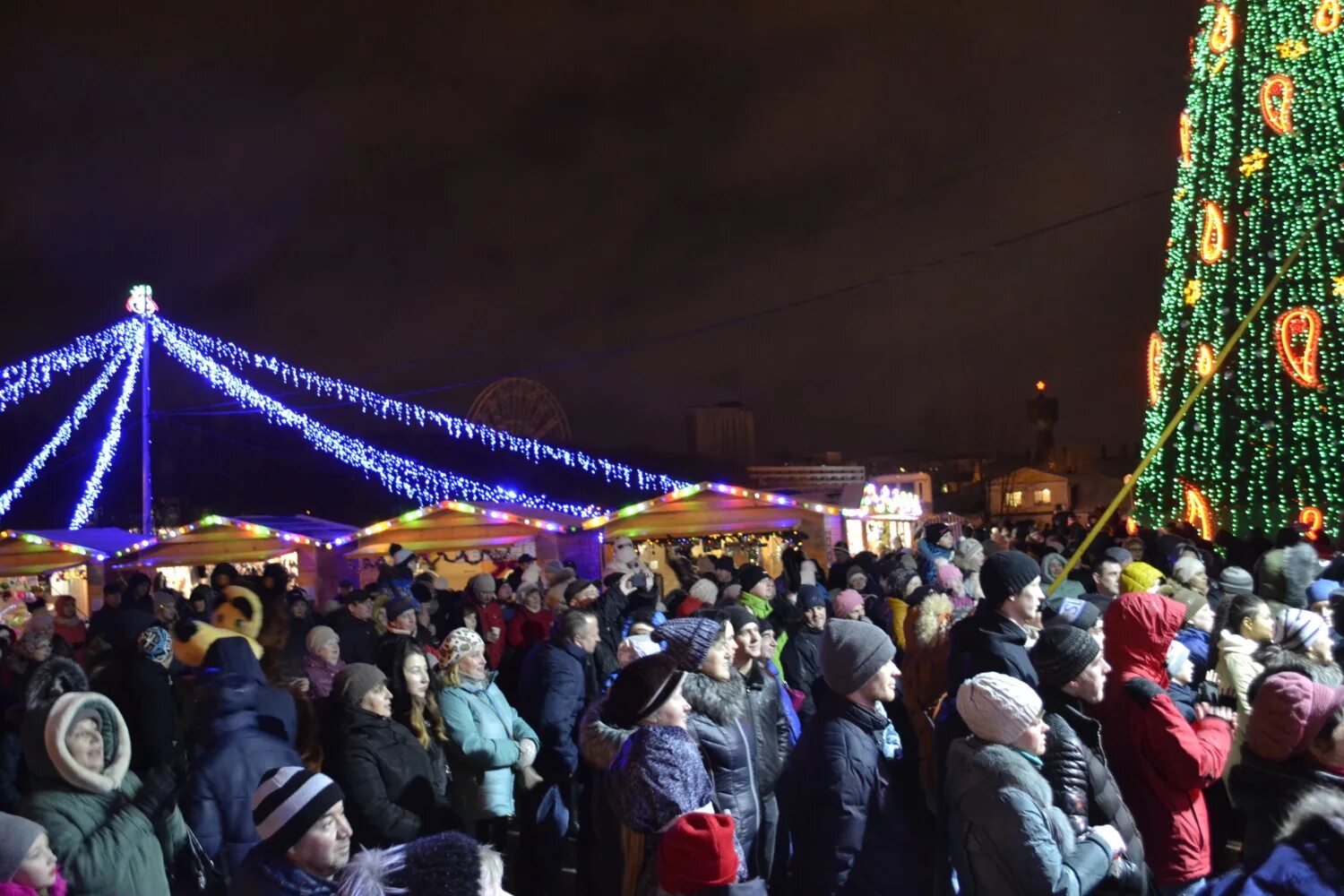Новогодние мероприятия в иваново. Нежданово иваново. Новый год в городе иваново. Иваново нежданово картинки. Елка серебряный город иваново.