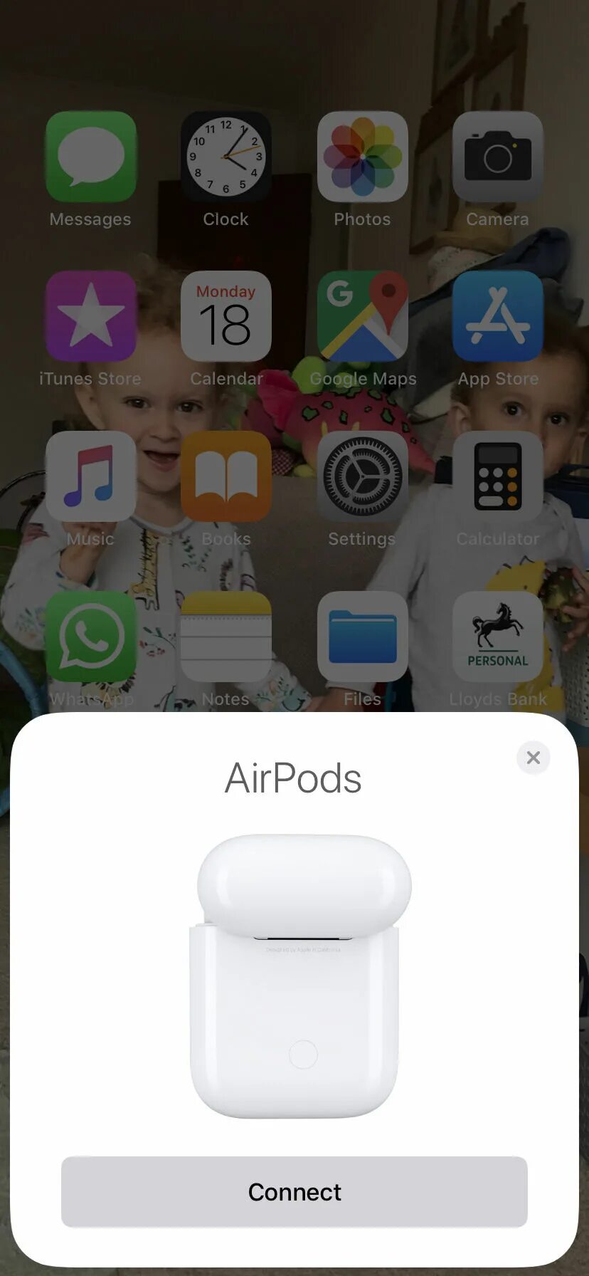 Аирподс Коннект к айфону. Отключаются AIRPODS. Iphone x и AIRPODS. AIRPODS Pro подключение к айфону.