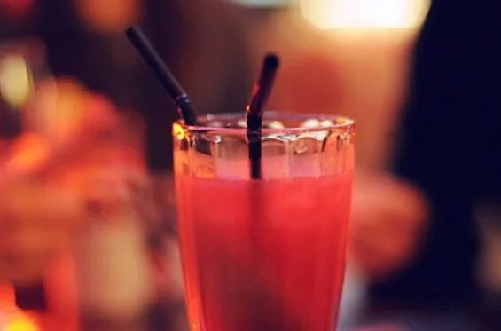 Трубочка двойная "сердце". Коктейль мохито алкогольный. Почему две трубочки. Зачем в коктейль кладут две трубочки. Трубочки для коктейля.