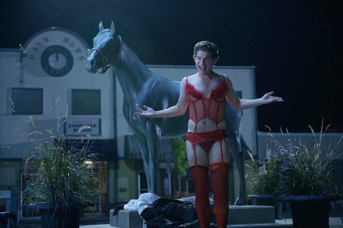 стан хельсинг лесли нильсен. Desi lydic стан хельсинг. стан хельсинг 2009. дези лайдик стан хельсинг. стан хельсинг стив хоуи.