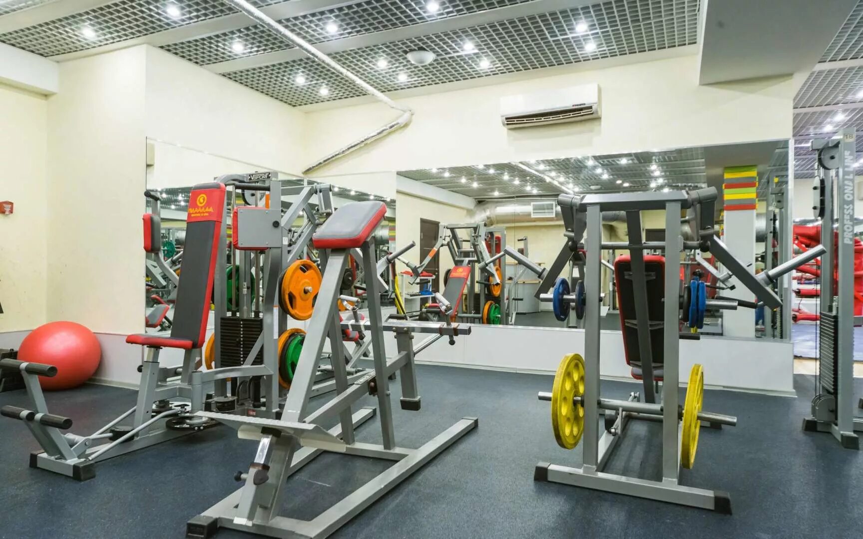 Тренажерный зал хилтон москва ленинградская. Отрадный самарская область центр города. Отрадный спортивная 58. Отрадный улица спортивная 43. Спортивный отрадный.