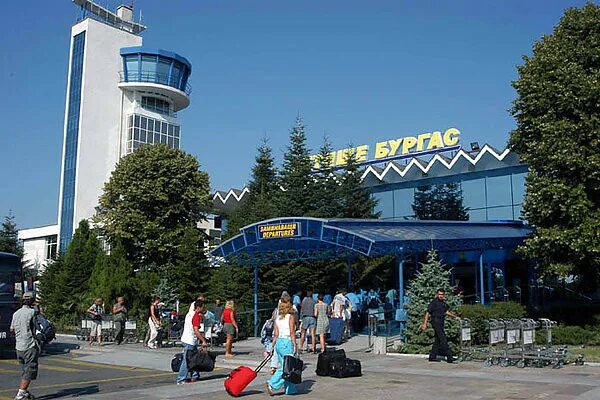 Аэропорт в несебре. Бургас болгария фото. Бургас вид сверху. Фотографии. Бургас болгария парк.