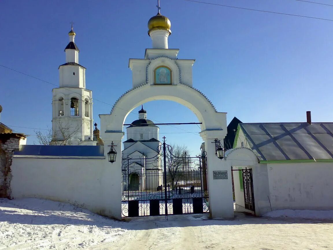 Рыльск святой. Свято-Николаевский мужской монастырь Рыльск. Никольский монастырь Рыльск. Рыльский монастырь Курская область. Курск Свято Николаевский монастырь.