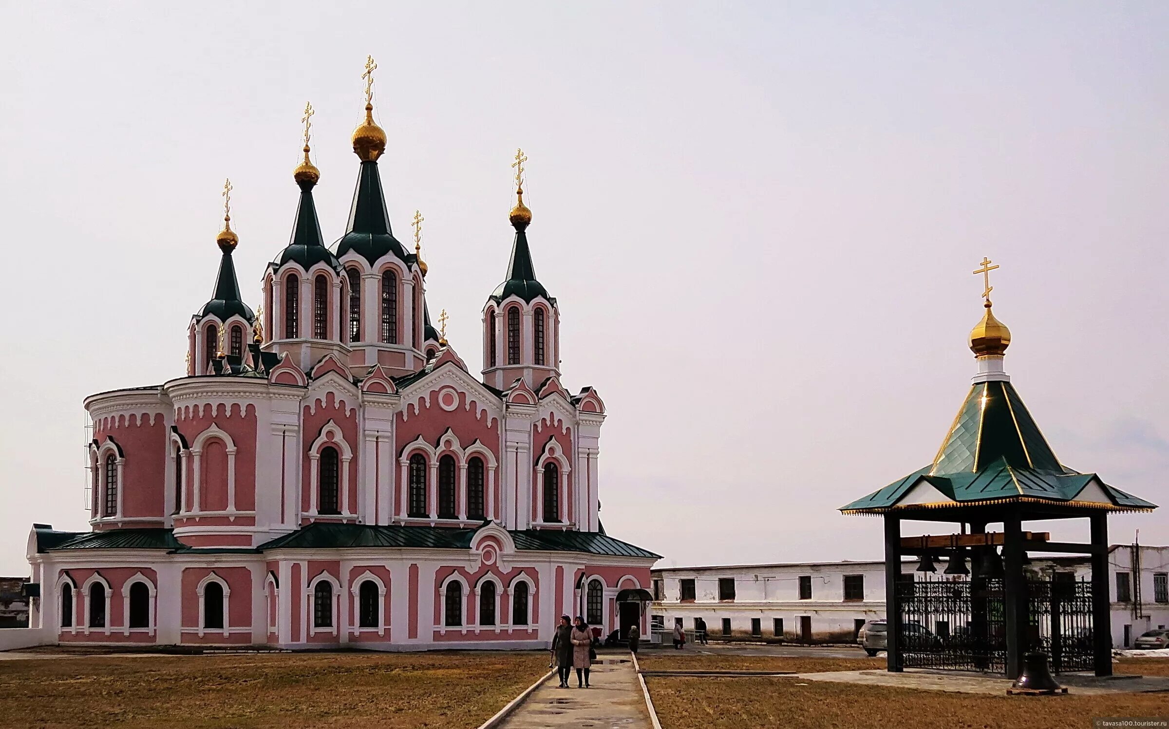 Храмы принимающие вещи. Храмы принимающие вещи. Благовещенский собор московского кремля. Храмы принимающие вещи. Выдача одежды.
