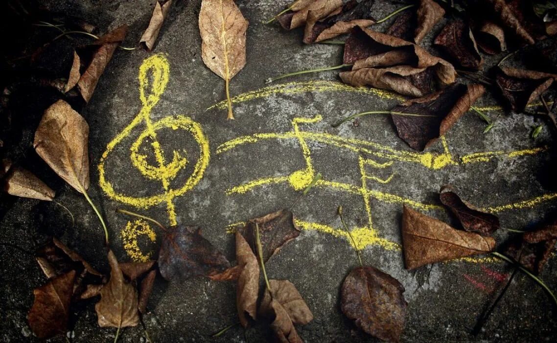 Осенний скрипичный ключ. Скрипичный ключ осень. Осенний рок. Музыкальный фон.