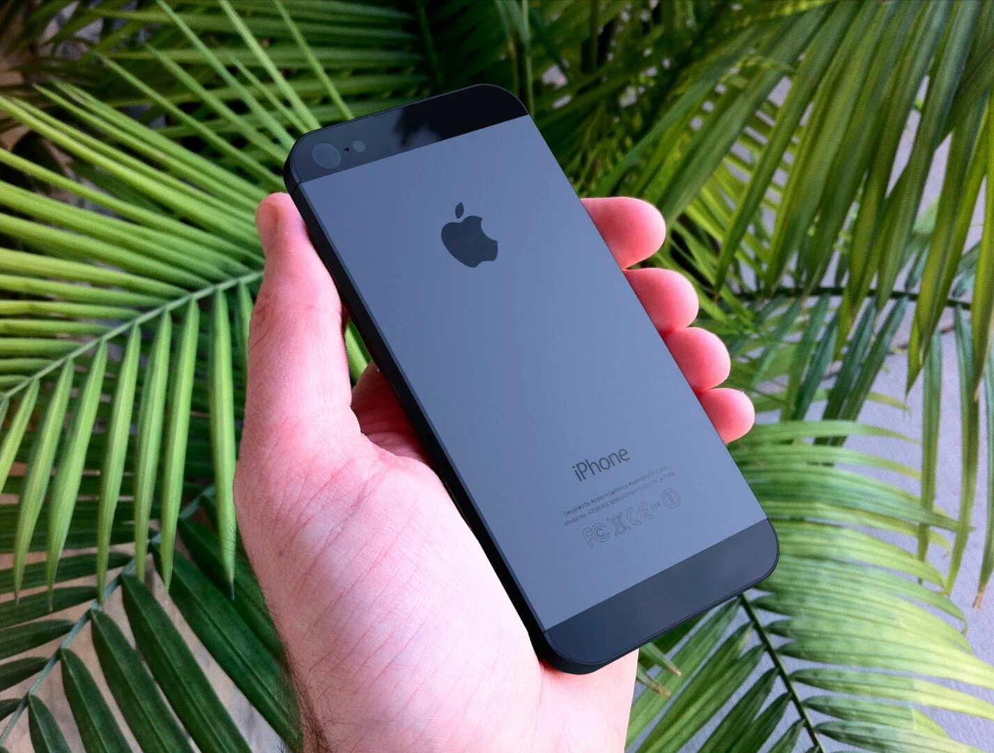 Iphone 5 1. Apple 5s. Айфон 5s черный. Айфон 5. Айфон 5 черный.