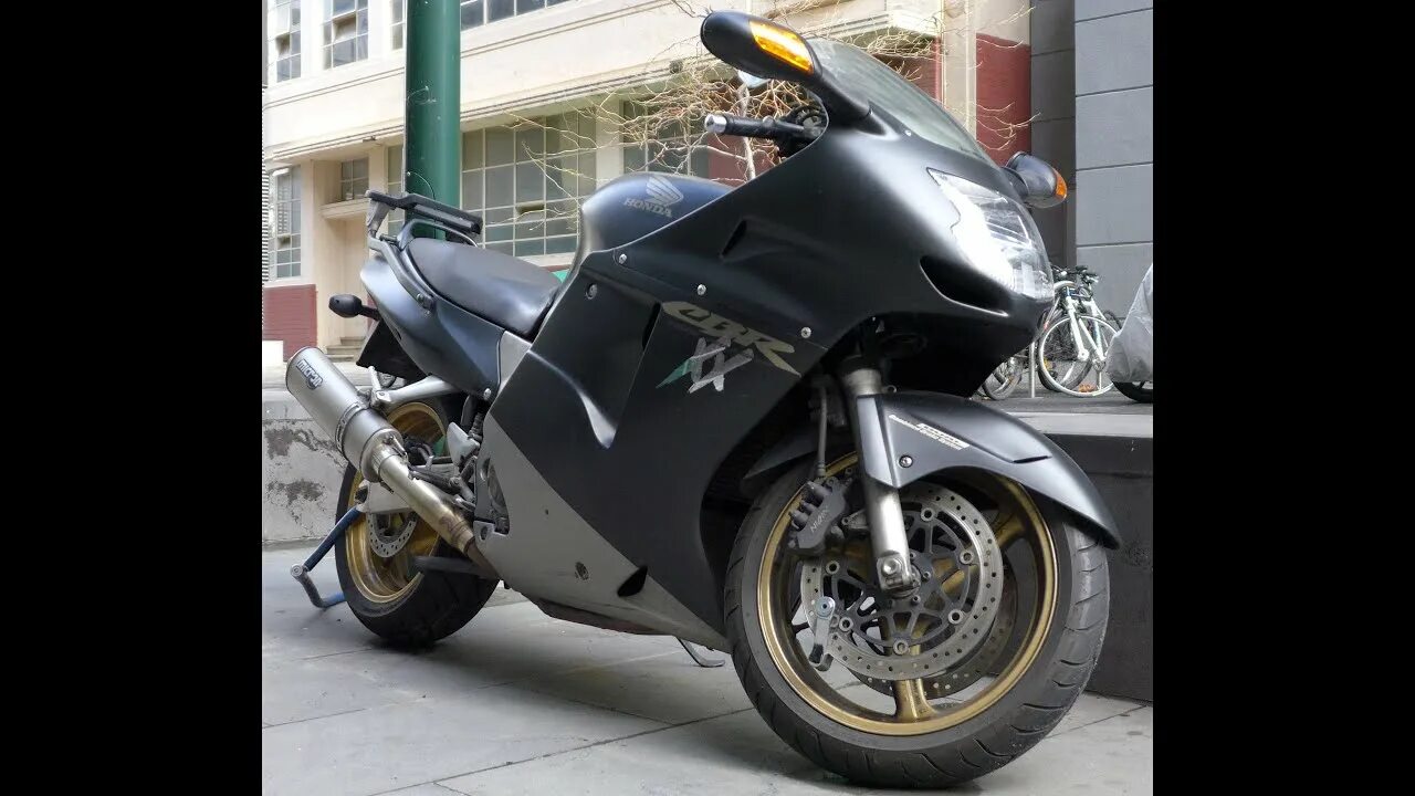 Honda cbr 1100xx. Honda Blackbird 1100. Honda CBR 1100 Blackbird. Honda CBR 1100 super Blackbird. Honda 1100xx super Blackbird.