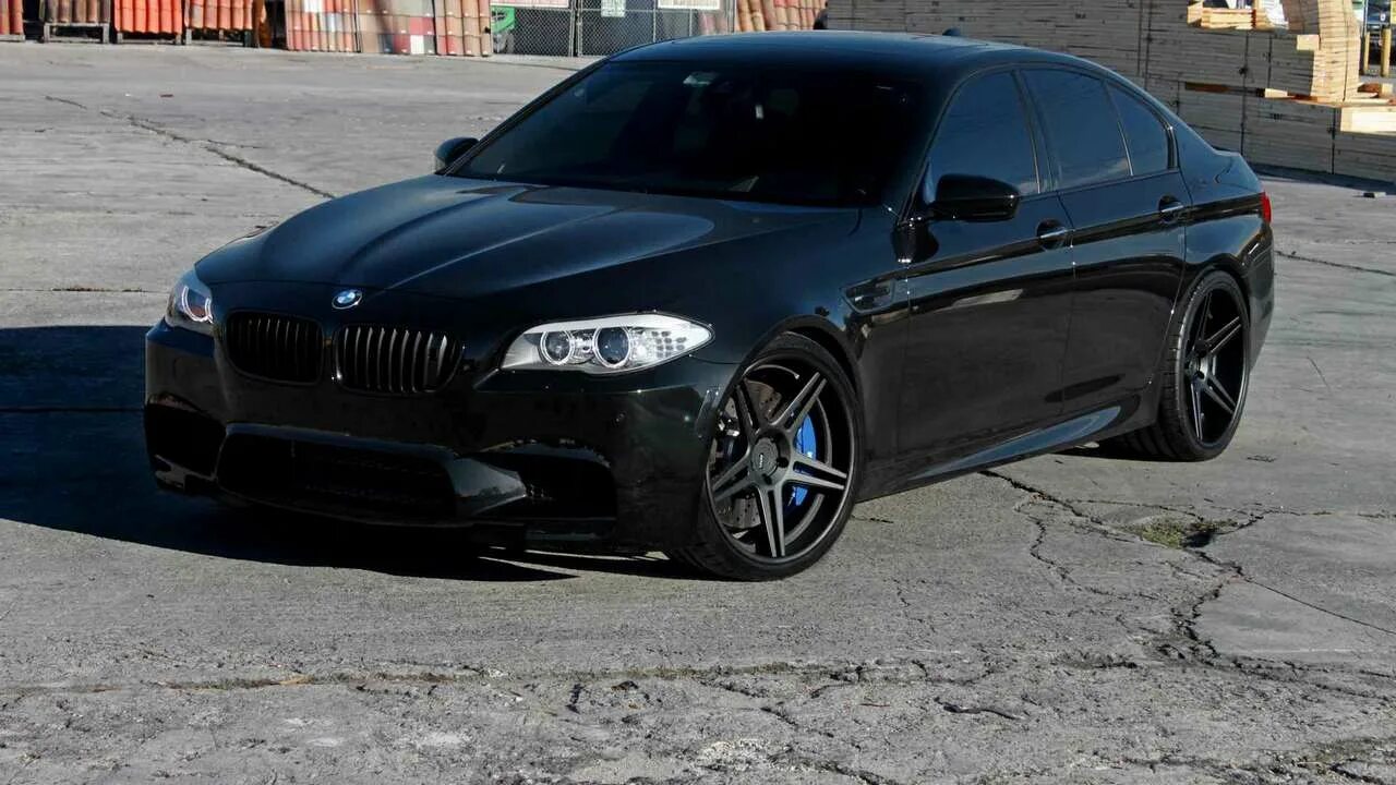 05 черная. BMW m5 f10 черная. БМВ м5 f10 черная. BMW m5 f10 черная тонированная. БМВ м5 ф10 черная тонированная.