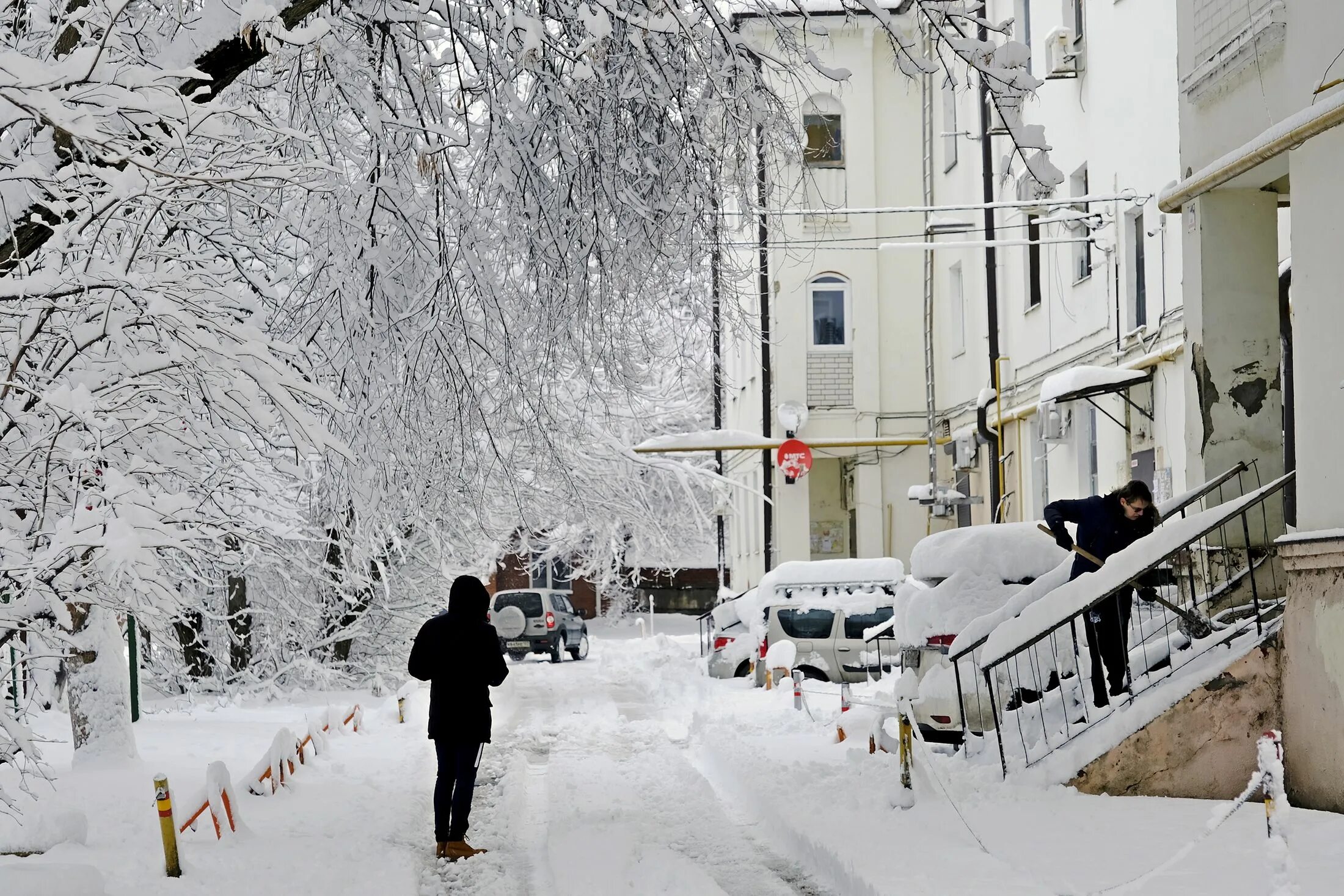 Snowfall на русском. Снегопад Краснодар 2002. Снегопад в Краснодаре. Снегопад в Краснодаре 2023. Город Скованный снегом.