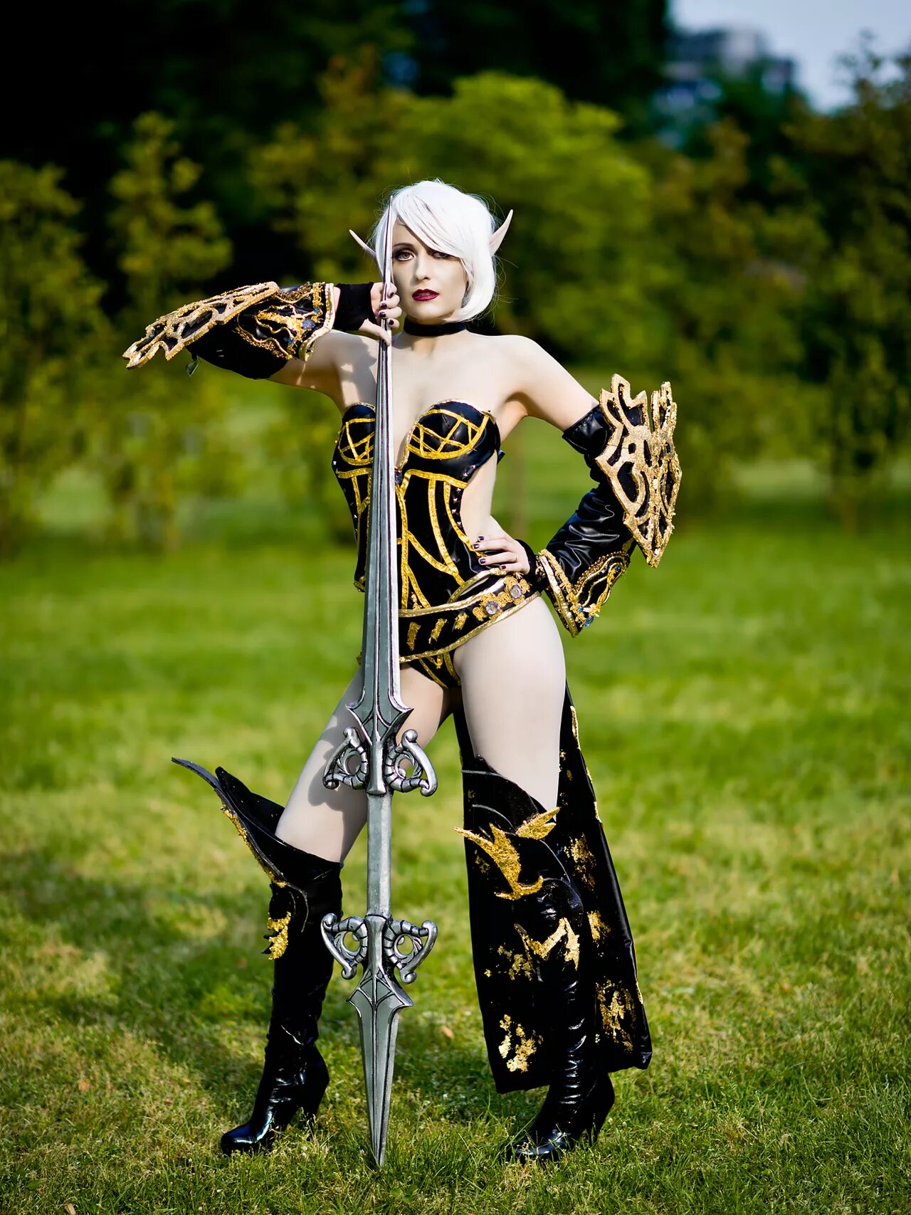 Elf cosplay. Lineage 2 Dark Elf Cosplay. Lineage 2 Elf косплей. Линейдж 2 эльфийка косплей. Косплей линейдж 2.