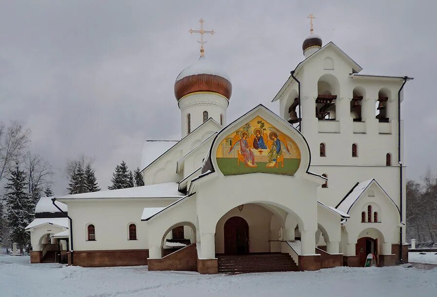 Город троицк храмы. Храм Живоначальной Троицы в Троицке. Церковь Троицы Живоначальной, Троицк. Троицкий храм Троицк Москва. Москва Троицк Солнечная улица 1 храм Живоначальной Троицы в Троицке.