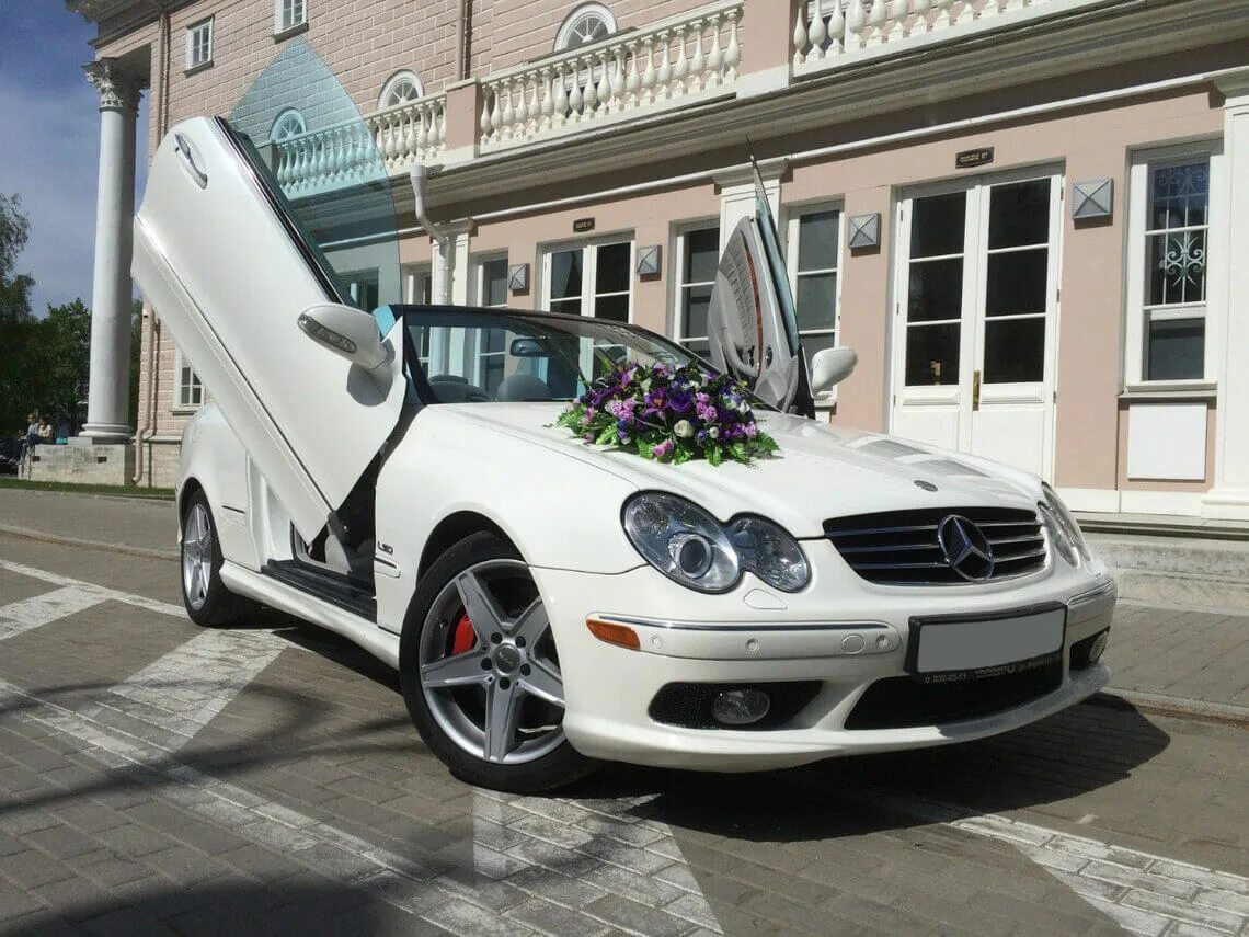 Машины купить спб дешево. Mercedes Benz CLK 500 AMG. Мерседес Бенц АМГ 500. CLK 500 AMG. Кабриолет Мерседес с белым салоном.