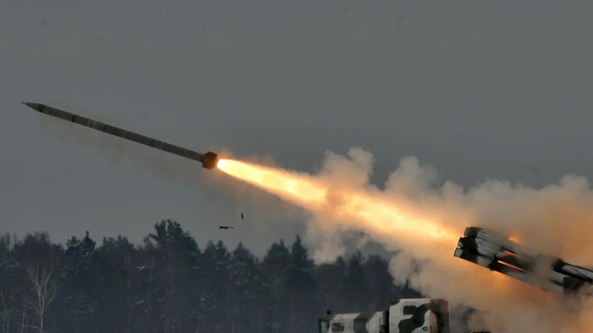 Смерч рсзо. Рсзо смерч мвсв. Рсзо смерч ракета. Рсзо rocket system 80. Смерч бм 9а52.