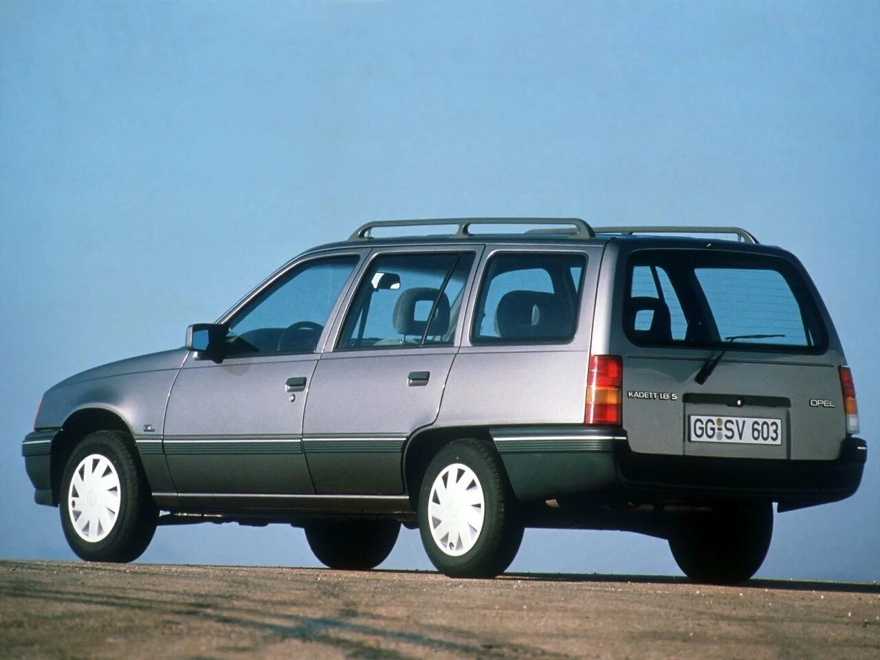 Опель кадет универсал. Opel Kadett e Caravan. Opel Kadett e Caravan 5-Door. Opel Kadett Caravan. Опель Караван 1989.