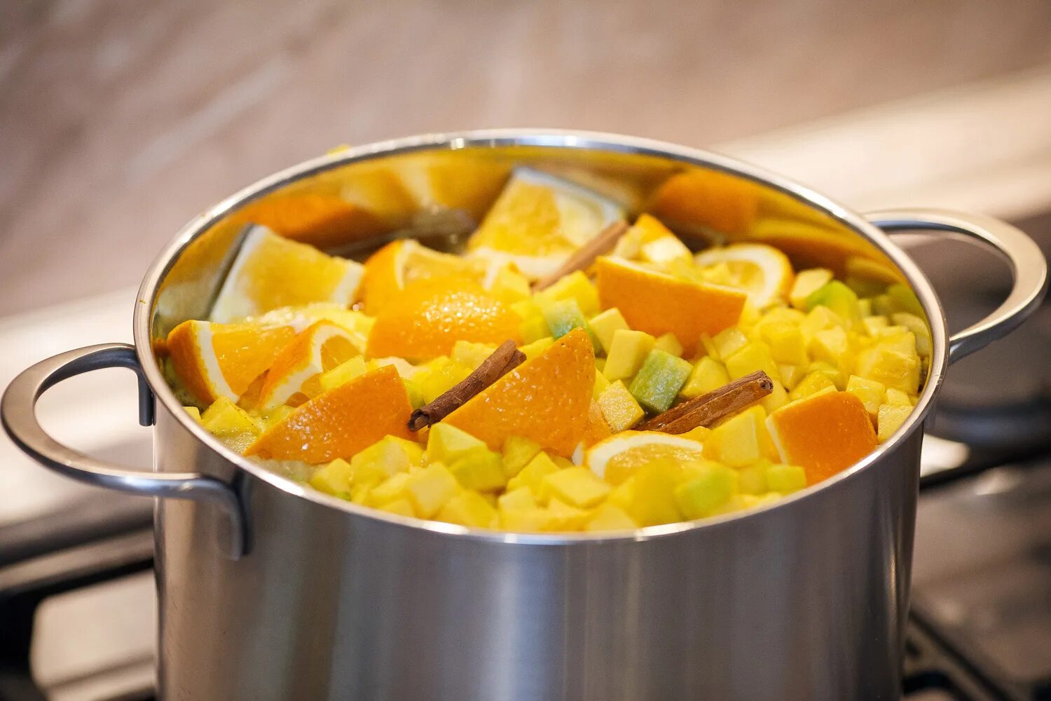 Тыква нарезанная. Пареная тыква в кастрюле. Тыква на воде в кастрюле. Тыква в маринаде. Тыква на воде в кастрюле.