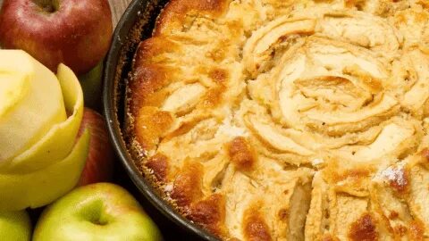 Шарлотка на кислом молоке с яблоками рецепт