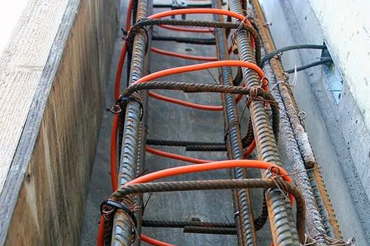 Прогрев бетона пнсв 1. Нагревательный кабель pv для кровли. 2. Обогрев греющими проводами. Крепление греющего кабеля в водостоке.