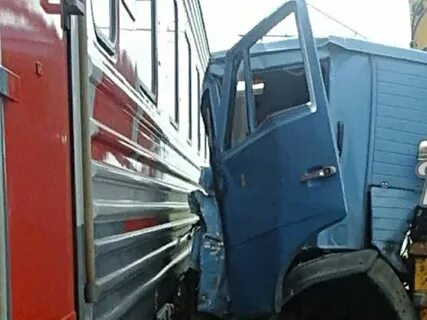 Водитель камаза столкнулся с поездом