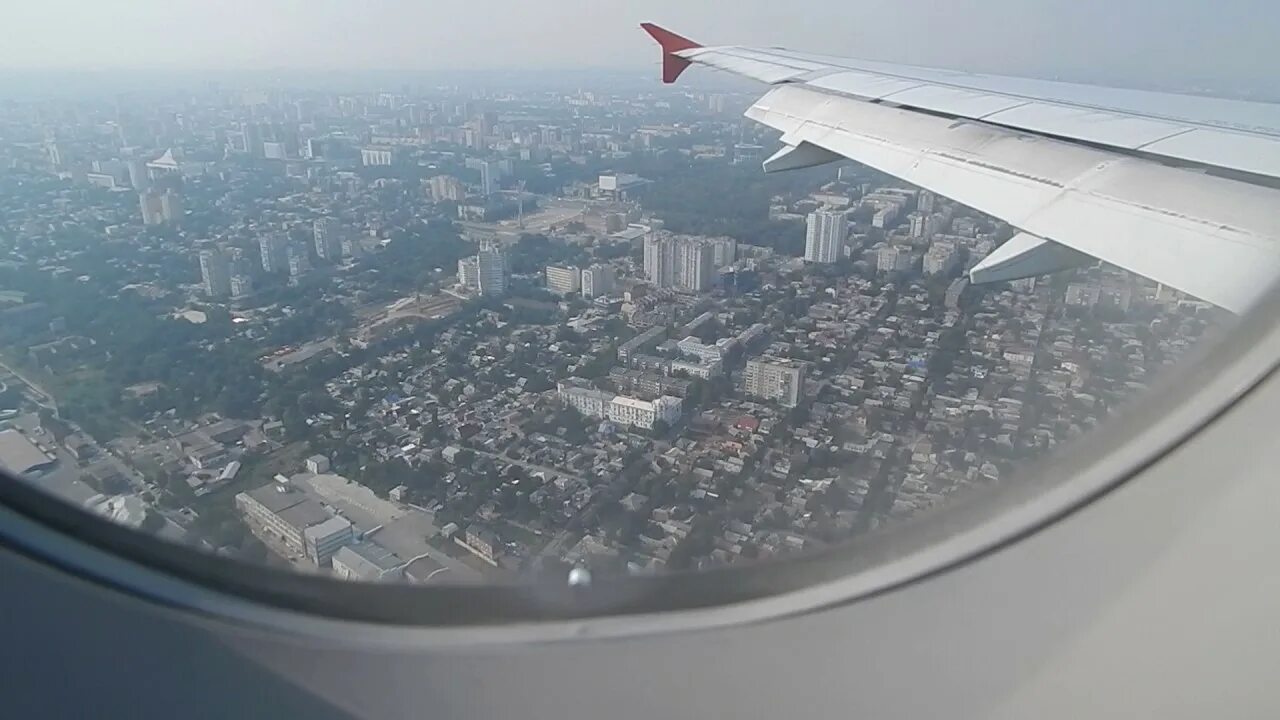 Полет на самолете ростов. А380 вид из иллюминатора. Вид с окна самолета. Вид из самолета на Питер. Вид из окна самолета на Питер.