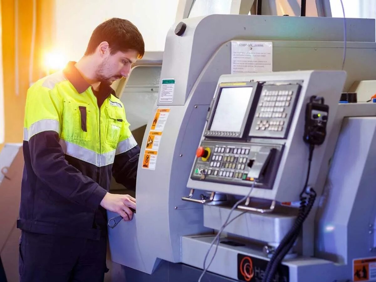 Оператор станка с чпу (фрезерная группа, токарная группа). Оператор станков с программным управлением чпу. Оператор станков с чпу зарплата. Разряды операторов станков с чпу. Оператор на станок cnc (оператор на станок nc) корея.