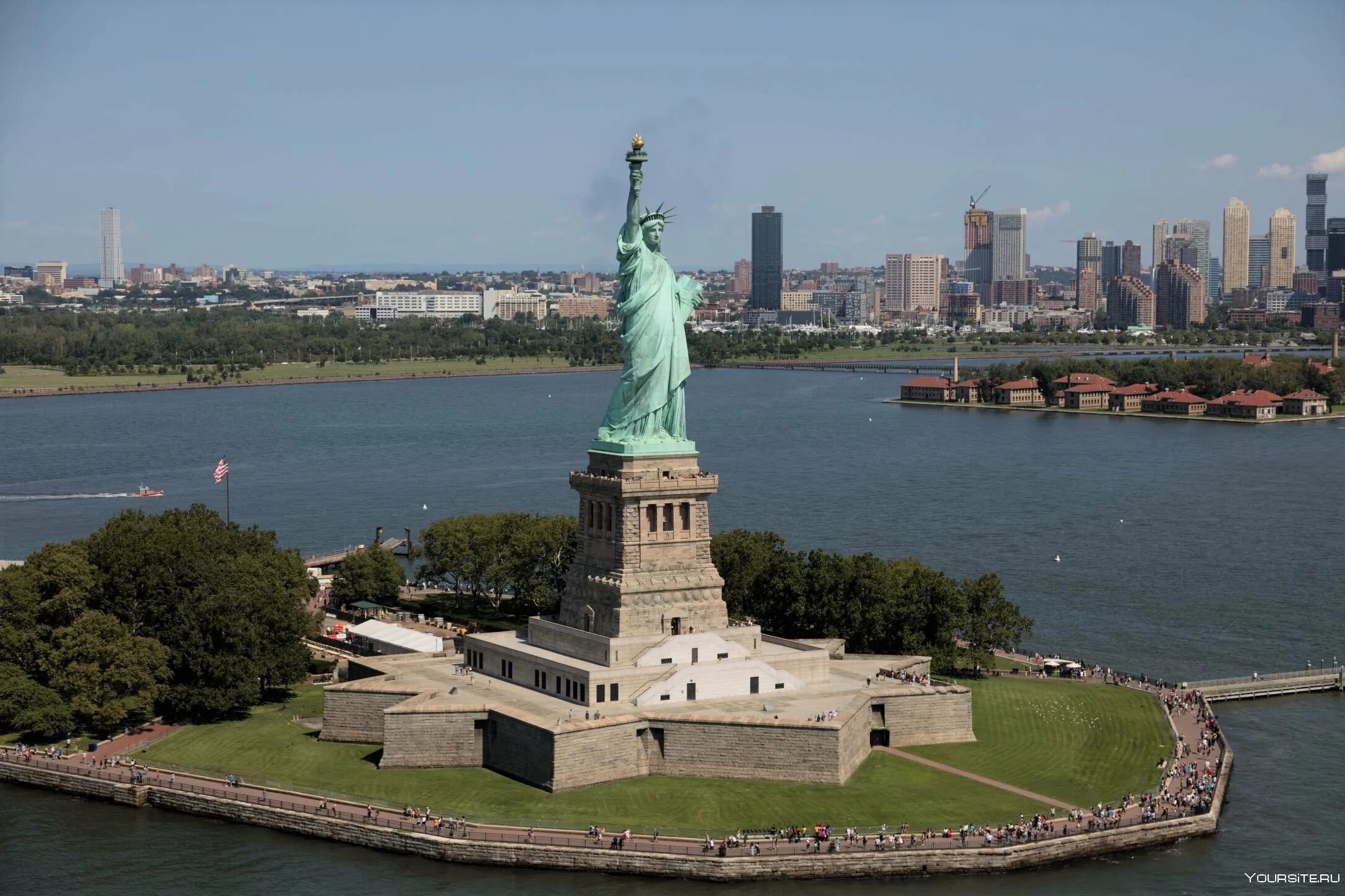 Monument picture. США Нью-Йорк статуя свободы. Национальный монумент «статуя свободы», Нью-Йорк. НЬЮЙОРК статцуя свободы. Лос Анджелес статуя свободы.