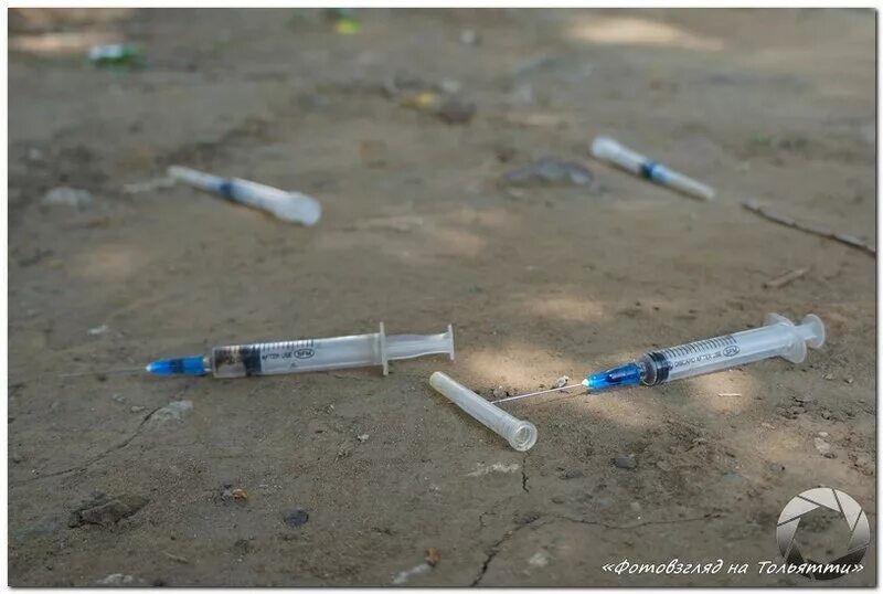 Контейнеры одноразовые для утилизации шприцев игл. Ведра для шприцев. Дезинфекция использованных шприцев и игл. Шприцы пластиковые - unidose syringes (1,2 мл - 100 пустых шприцев). Утилизация шприцов.