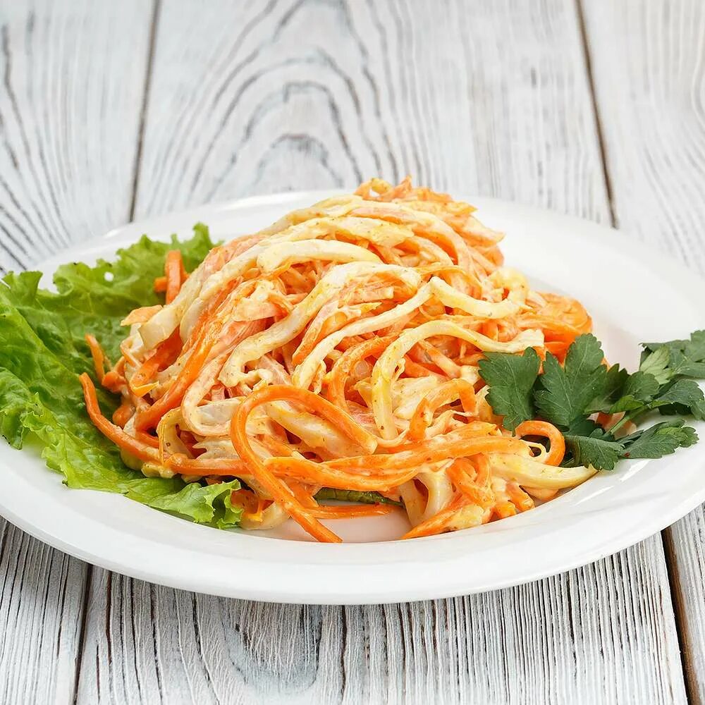 Салат с кальмаром и корейской морковкой. Рецепт кальмары корейская морковь. Салат по корейски кальмар морковь по-корейски. Рецепт кальмары корейская морковь. Korean carrot.