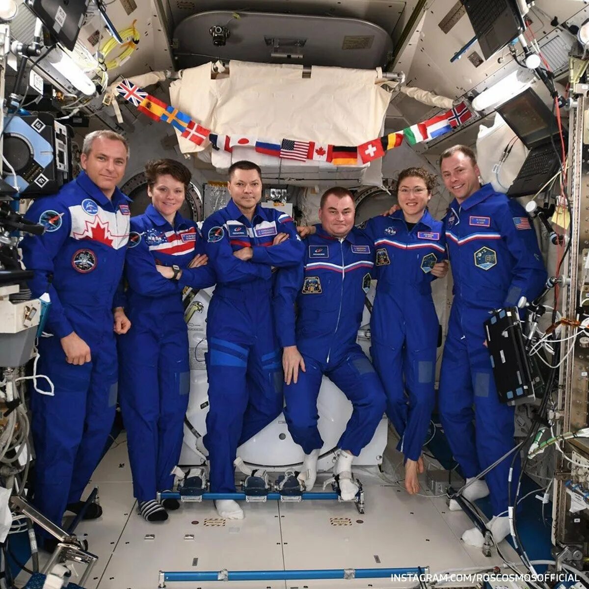 Часть мкс. Экипаж МКС. Станция МКС. Современные космонавты. Международный экипаж МКС.