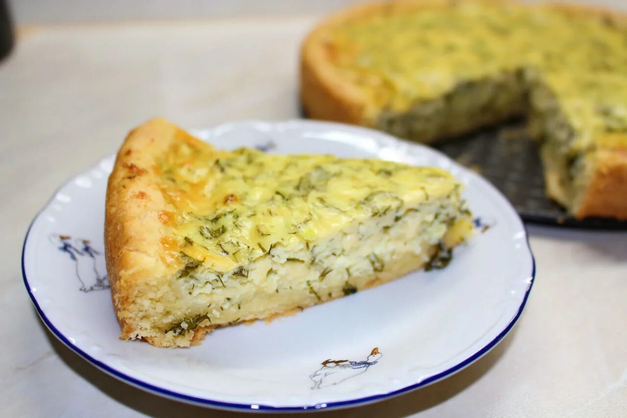 Пирог с сыром и зеленью. Пирог с творогом. Творожно сырный пирог. Пирог с сыром и творогом и зеленью.