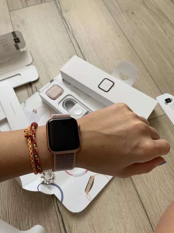 7 45 часы эпл вотч. Apple IWATCH 7. Apple watch Series 7 45mm. Комплектация Эппл вотч se 44мм. Apple watch se 2022 40mm.