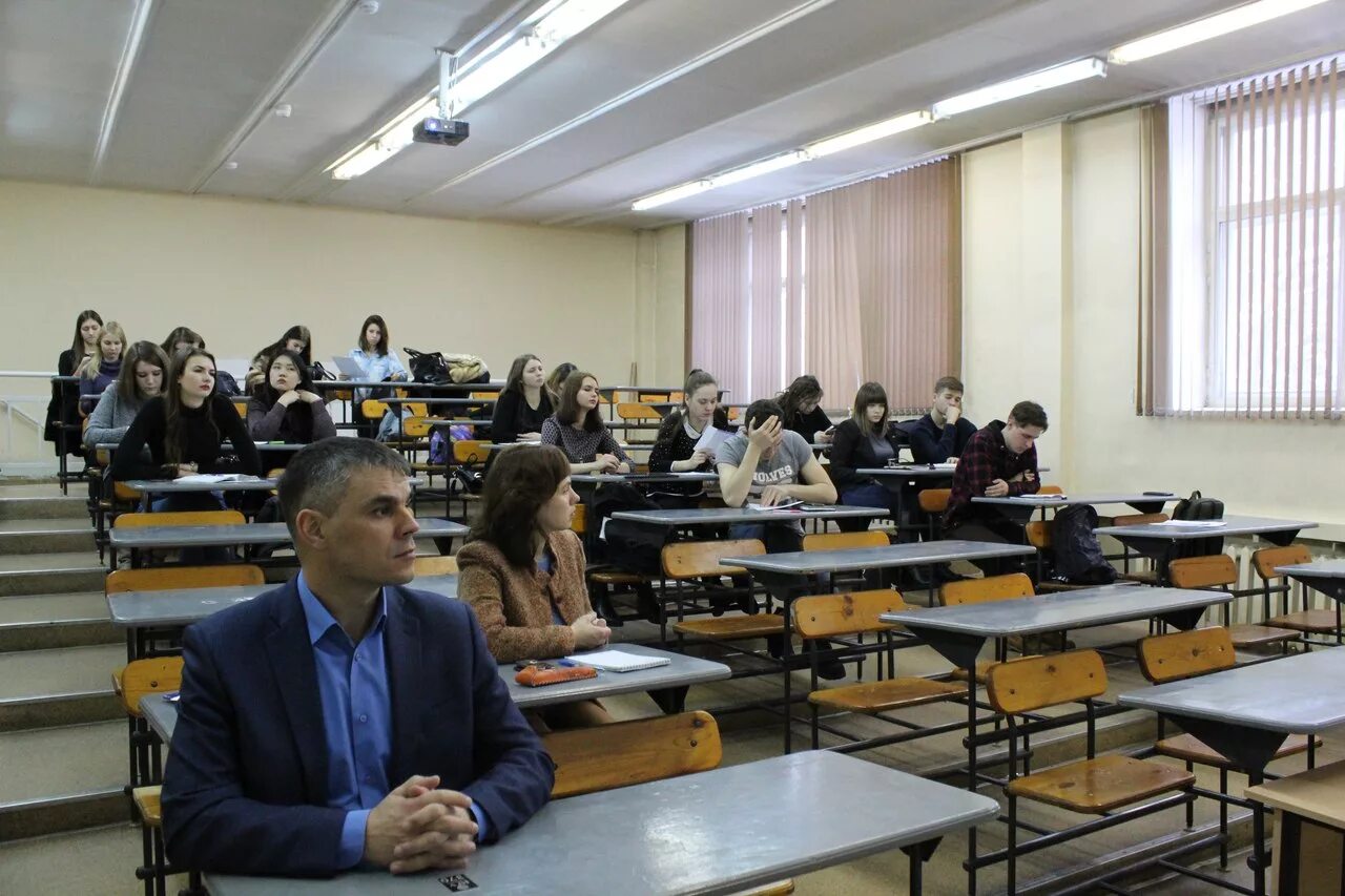 объявление приглашение на работу. обучение с последующим трудоустройством. курсы по информационным технологиям. курсы разработчиков. курсы по программированию course.