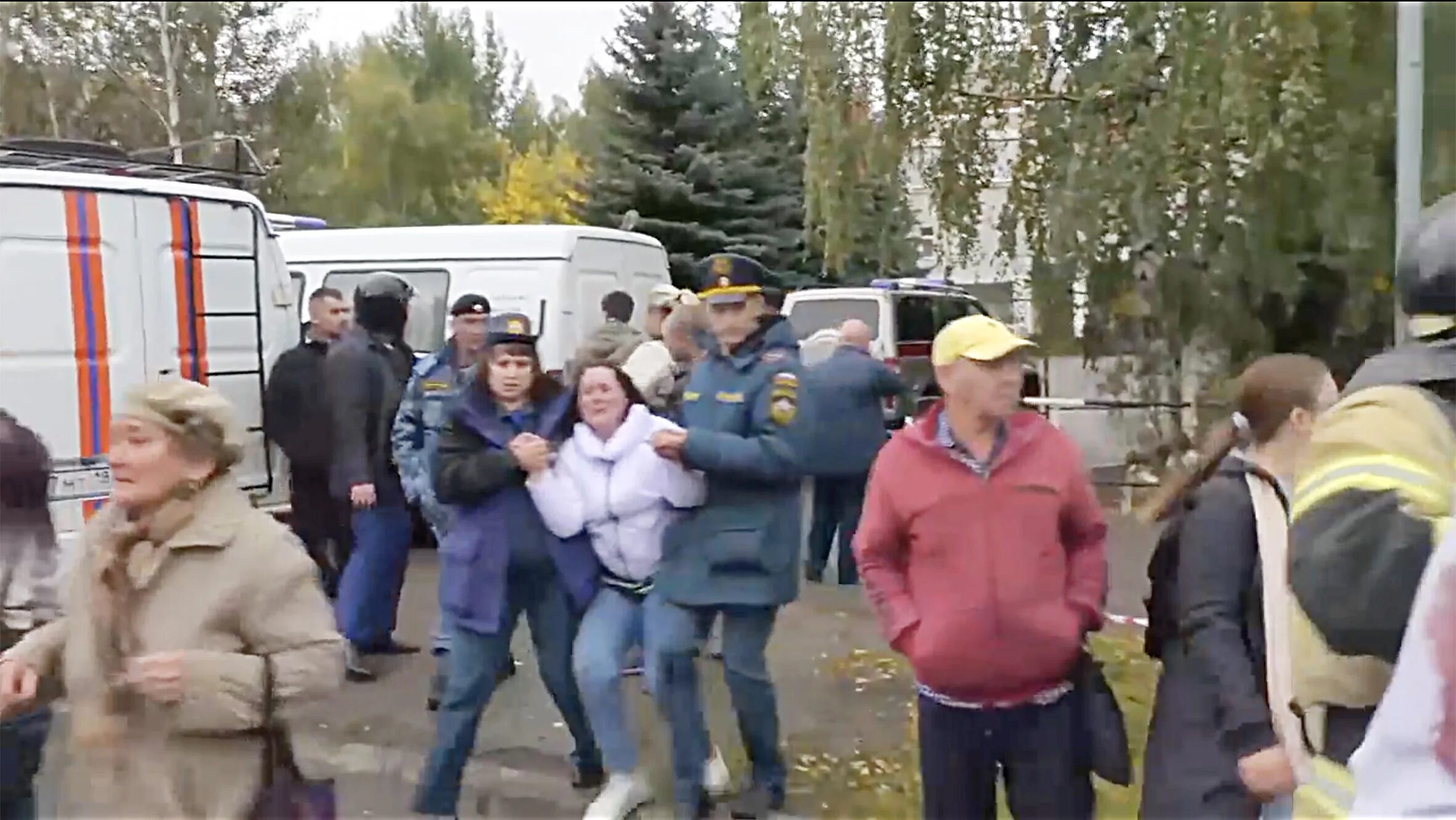 Сколько погибло в школе. Трагедия в Ижевской школе. Стрельба в Ижевской школе. Ижевск школа 88 трагедия.