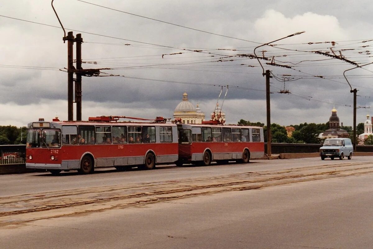 Троллейбус 22 спб. Троллейбусный поезд ЗИУ 682. ЗИУ-682 Ленинград. Троллейбусные поезда ЗИУ-9. ЗИУ-9 троллейбус Санкт-Петербург.