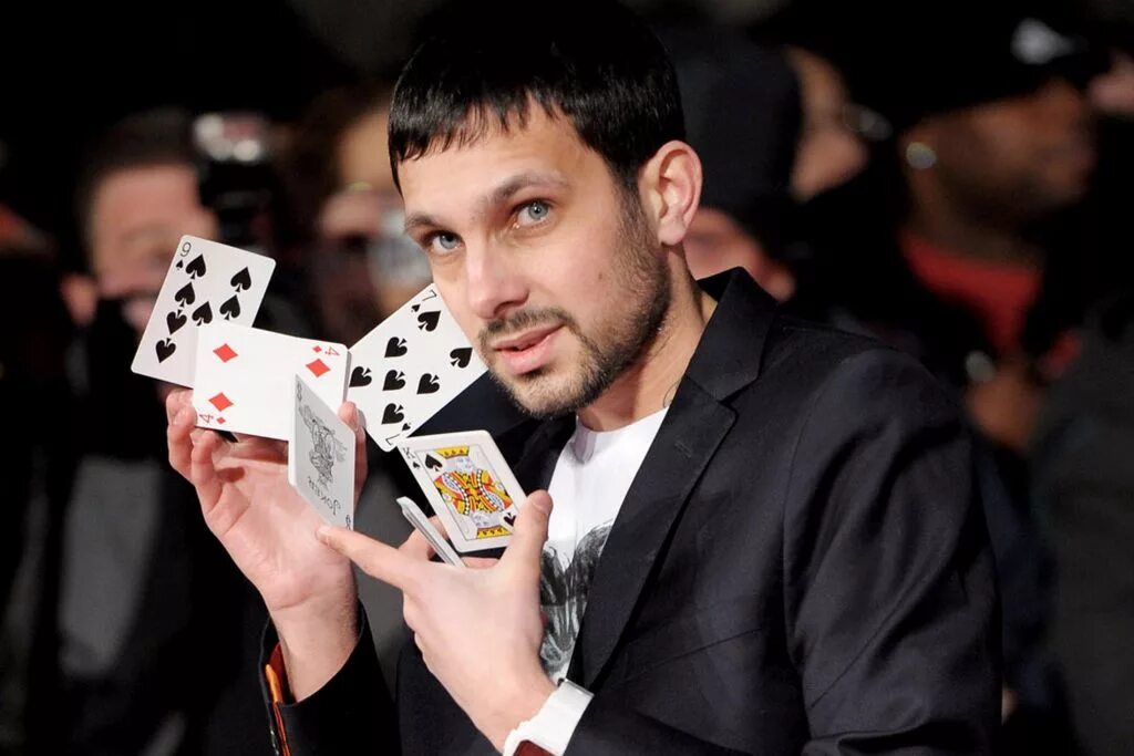 сергей кураж иллюзионист. арсен мелконян фокусник. лучший иллюзионист. фокусник микромаг. карточный фокусник.