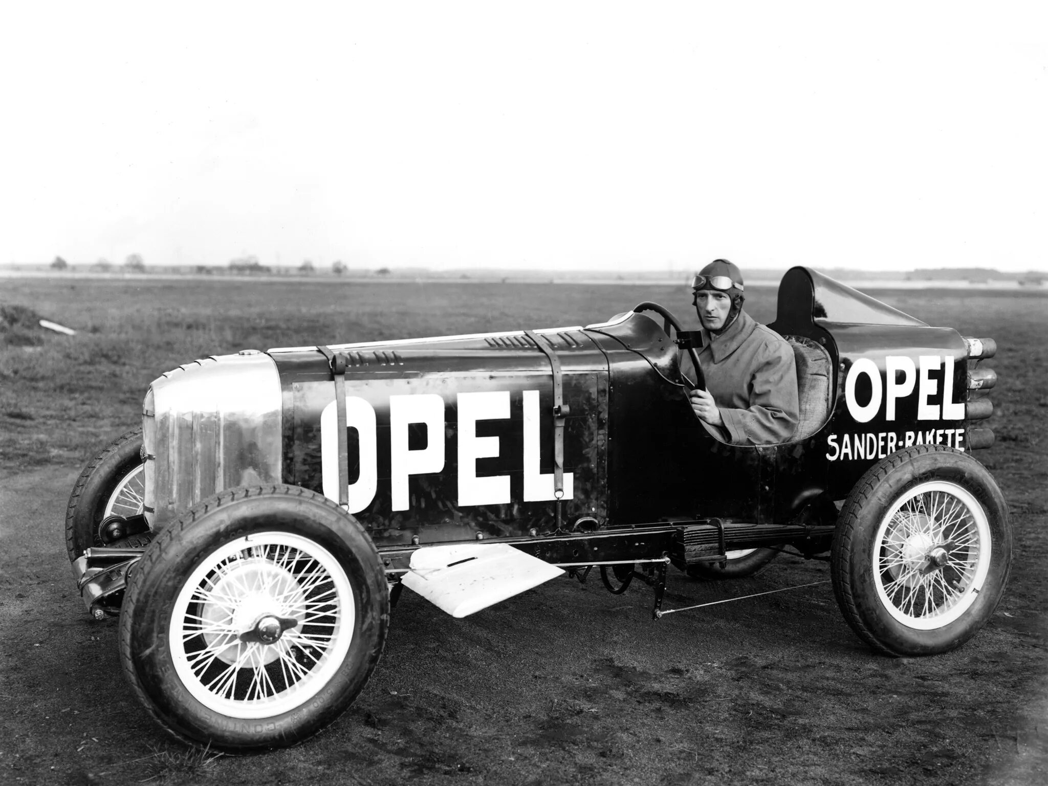 Первая машина самолет. Opel rak.1 1928. 1928 Завод Opel. Фриц Опель. Самый первый Опель.