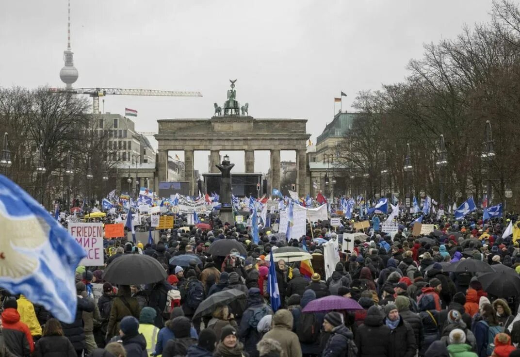 Протесты в Германии. Протесты в России. Забастовка в Германии.