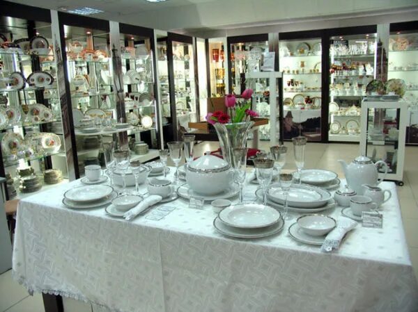 посудный магазин. магазин посуды. оптовый магазин посуды. склад магазин посуды. отдел посуды.