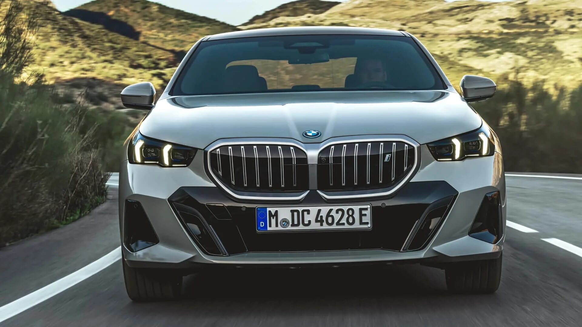 Новая 5 машина. БМВ i5 2023. БМВ 5 2023. Новая BMW 5. BMW i5 2024.