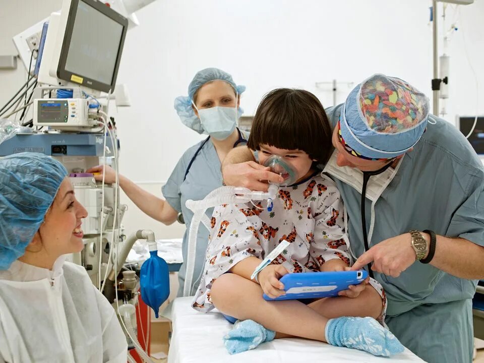 Children surgery. Подготовка детей к операции. Профессия детский хирург. Children surgery. Детская урология операция.