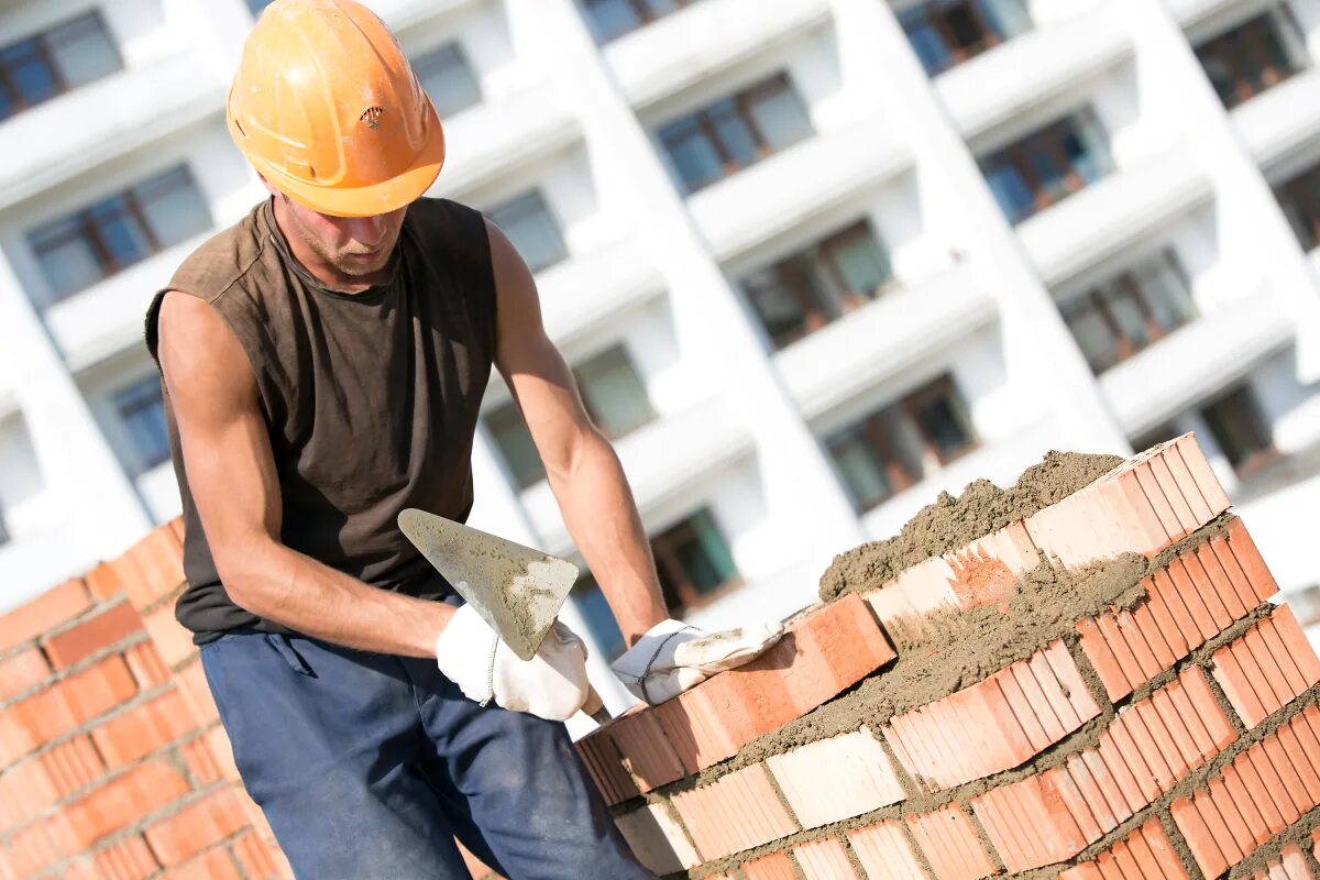The bricklayer. Bricklayer каменщик. мастерок каменщика. одежда каменщика. форма каменщика.