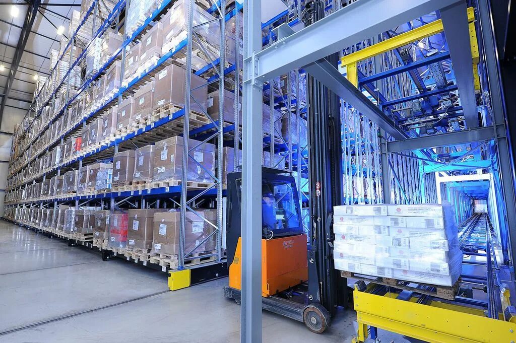 Increase storage. Аккуратно сложенное белье. Склад класса а. Склад товаров. Стеллажи для тяжелого оборудования.