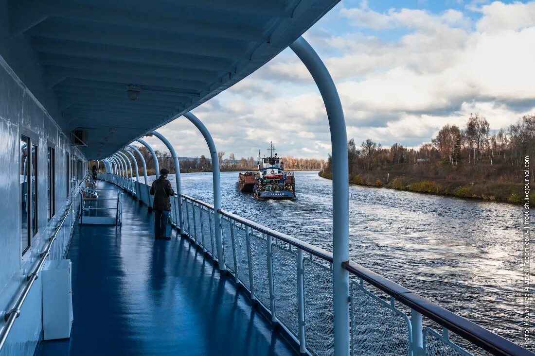 Пароход Москва река. Михайловская набережная теплоход. Вид с теплохода. Теплоход Москва.