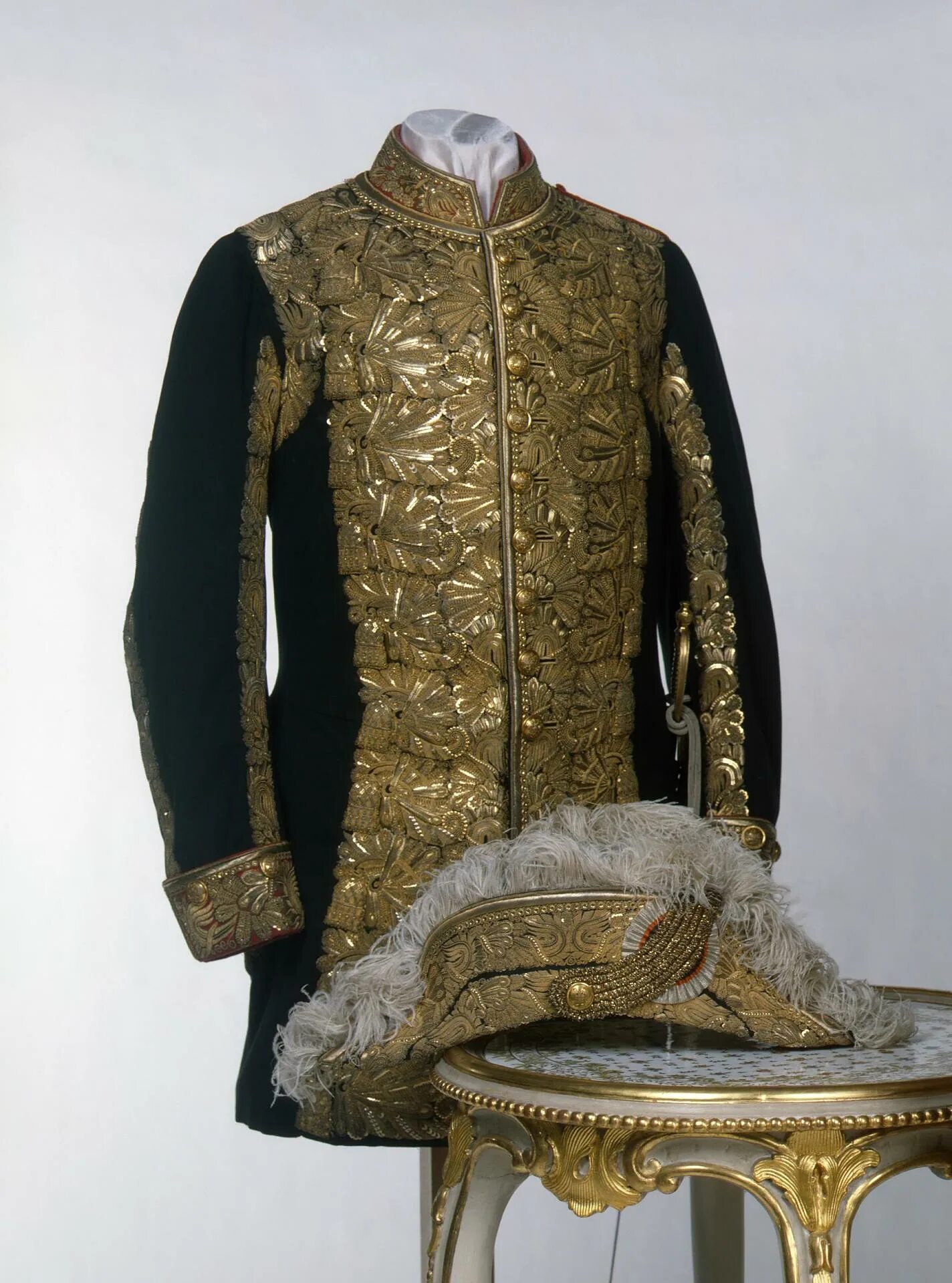 Парадный придворный. Эрмитаж одежда царей. Парадный придворный. Парадный придворный. Парадный придворный.