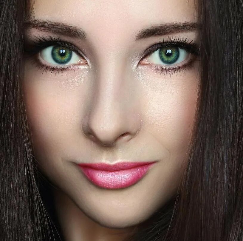Холодный оттенок глаз. Зелёные глаза. Зелёные глаза у девушек. Левушка с щелеными глазсми. Макияж для зеленых глаз.