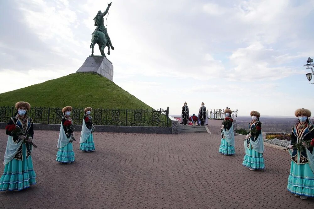 День республики башкортостан. Башкортостан Салават Юлаев памятник. Салават Юлаев герой Башкортостана. Площадь Салавата Юлаева. Башкортостан. Республика Башкортостан памятник Салавату Юлаеву.