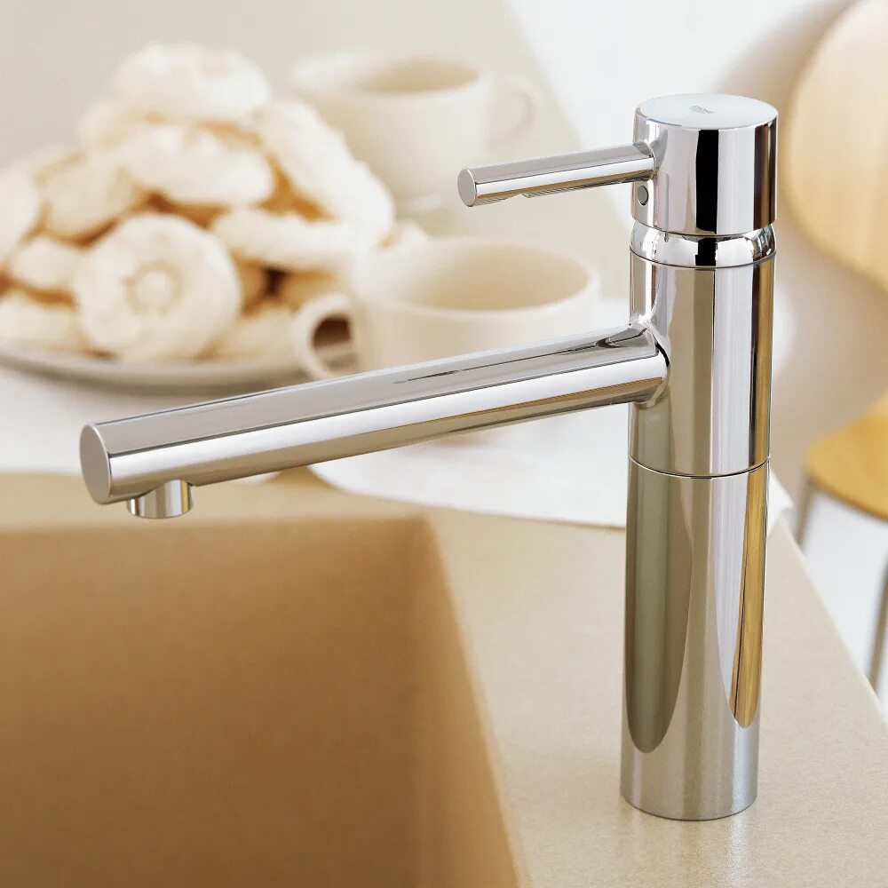 Смеситель Грое 32105000. Смеситель для кухни Grohe Essence 32105000. Grohe Essence смеситель кухня. Grohe Essence для кухни.